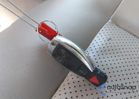 2010 Mercedes-Benz E 350 z USA, uszkodzony, nr VIN WDDHF5GB2AA211305